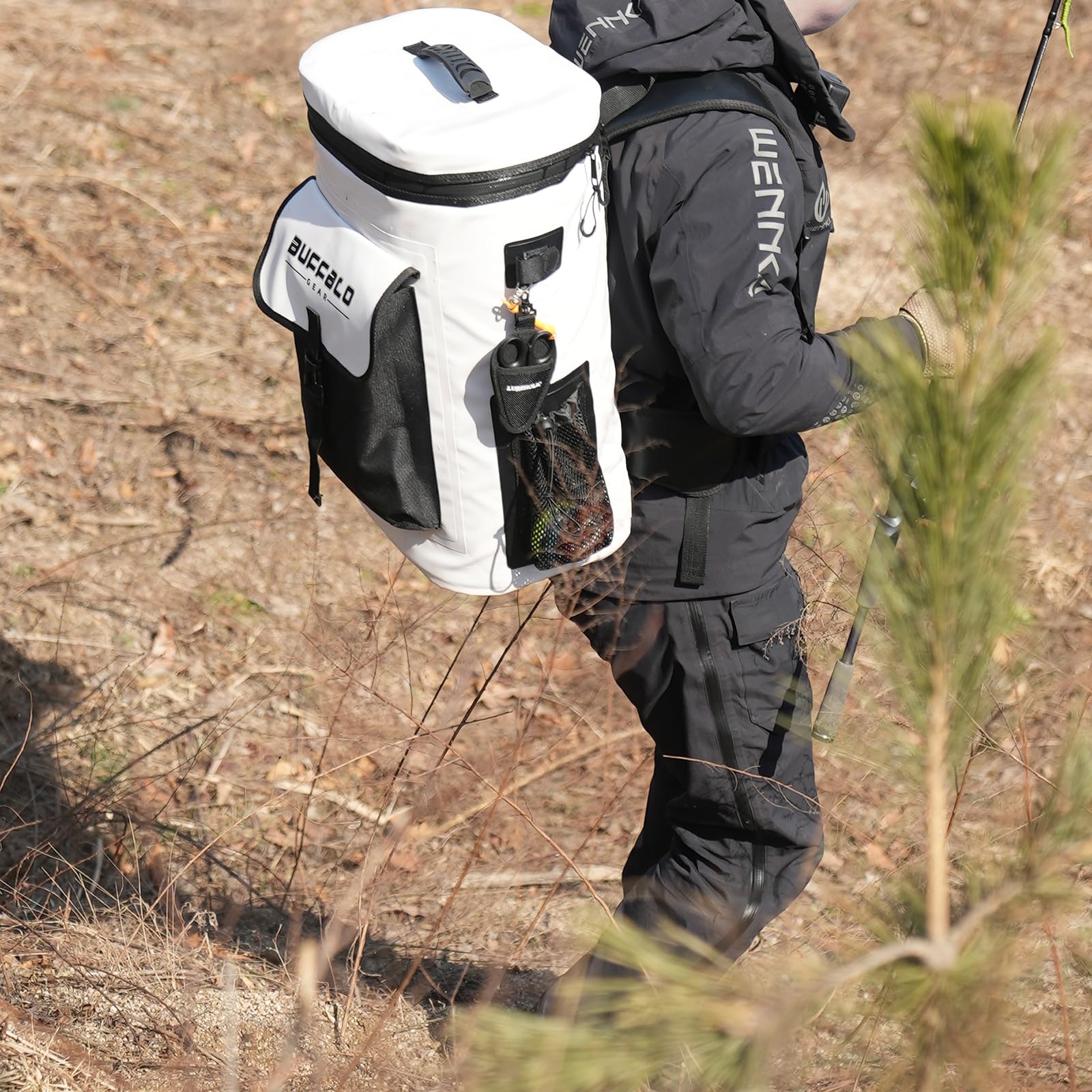 buffalo-gear-insulated-fish-cooler-backpack-30l-fishing-white