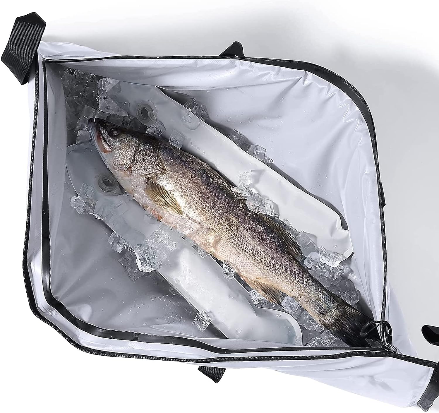 The Buffalo Gear 40x18 "airtight fishing bag features an airtight zipper to keep water from leaking out and comes with two reusable ice packs