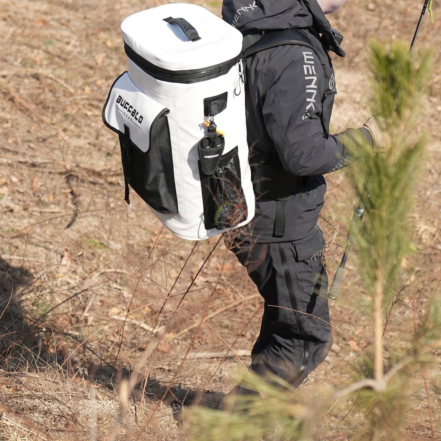 buffalo-gear-insulated-fish-cooler-backpack-30l-fishing-white