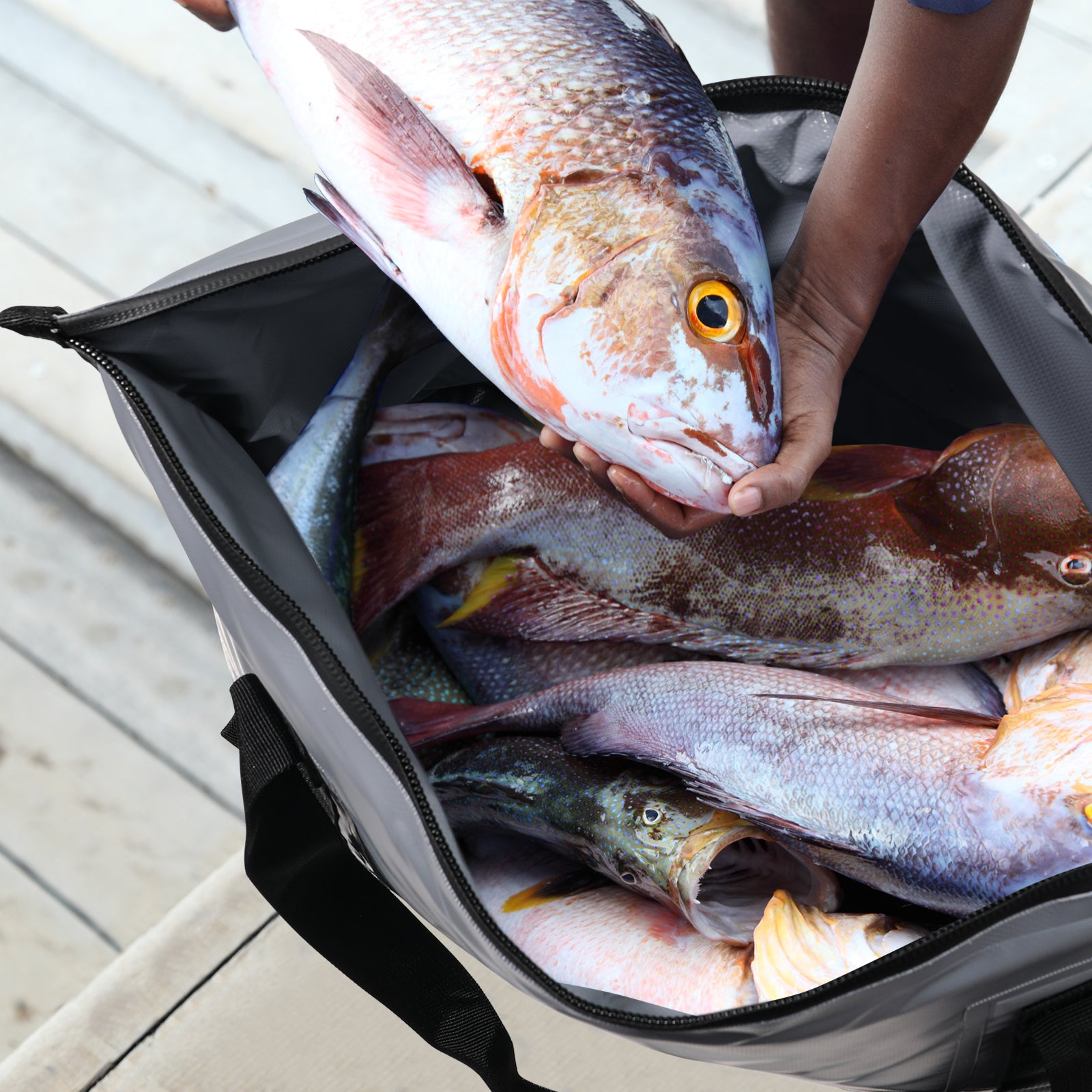 27.5qt Insulated Fish Bag Cooler With Flat Bottom - Buffalo Gear  